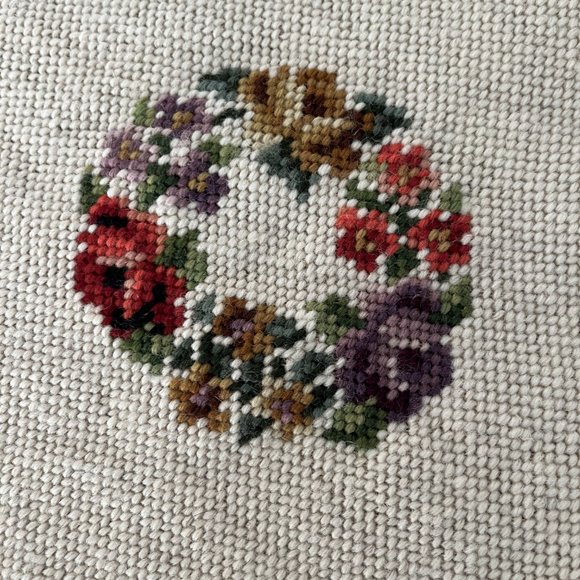 Preworked Handmade Needlepoint Roses Floral Wreath Cream Completed Finished - Picture 3 of 8